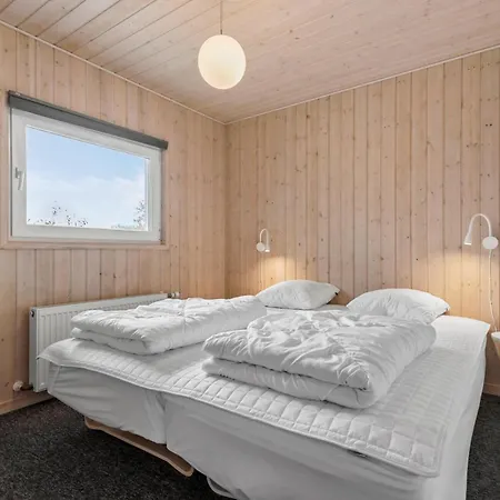 Cozy In Glesborg With Indoor Swimming Pool * Fjellerup Strand