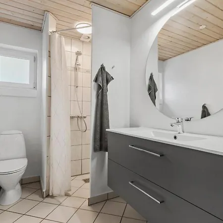 Cozy In Glesborg With Indoor Swimming Pool * Fjellerup Strand