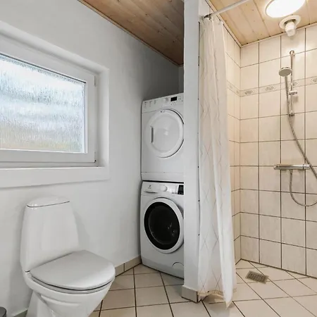 Cozy In Glesborg With Indoor Swimming Pool * Fjellerup Strand